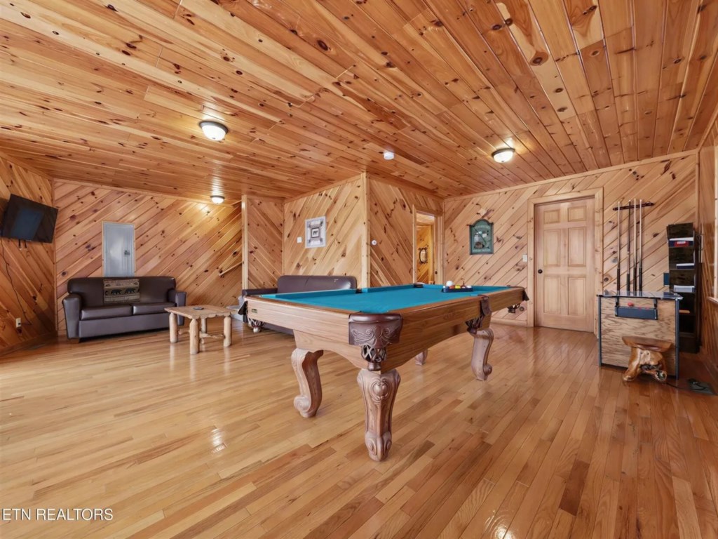 2 bedroom vacation cabin at Shagbark - Image 12