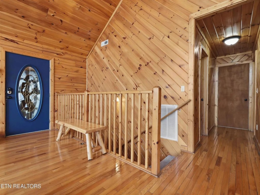 2 bedroom vacation cabin at Shagbark - Image 13