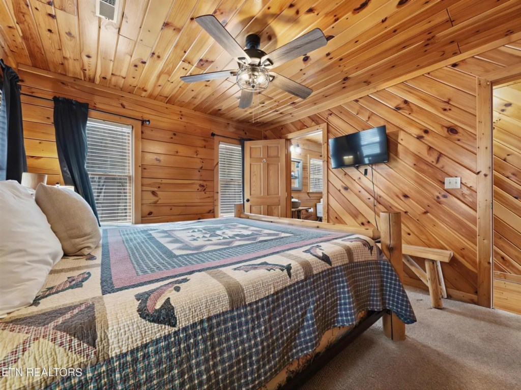 2 bedroom vacation cabin at Shagbark - Image 16