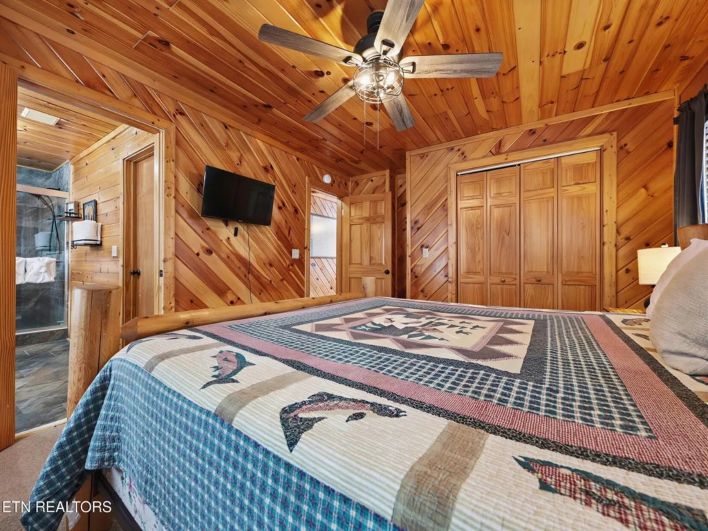 2 bedroom vacation cabin at Shagbark - Image 18