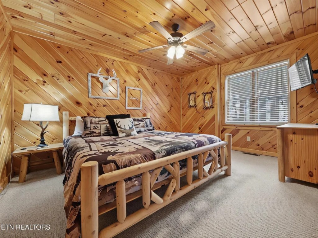 2 bedroom vacation cabin at Shagbark - Image 17
