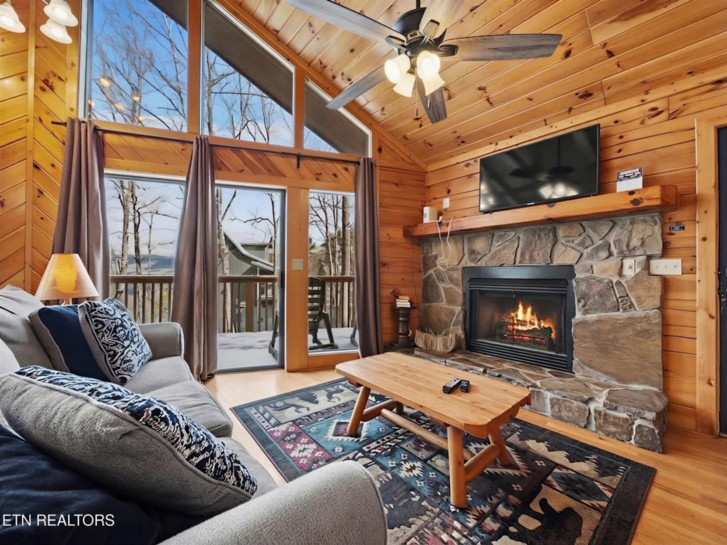 2 bedroom vacation cabin at Shagbark - Image 1