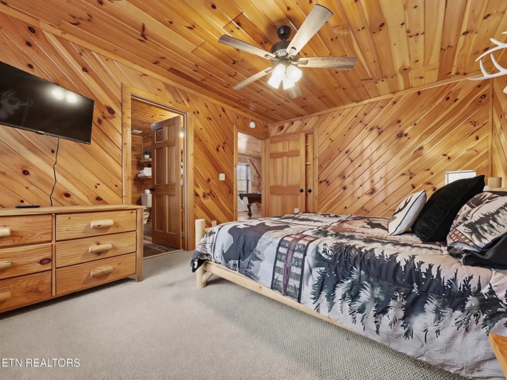 2 bedroom vacation cabin at Shagbark - Image 20