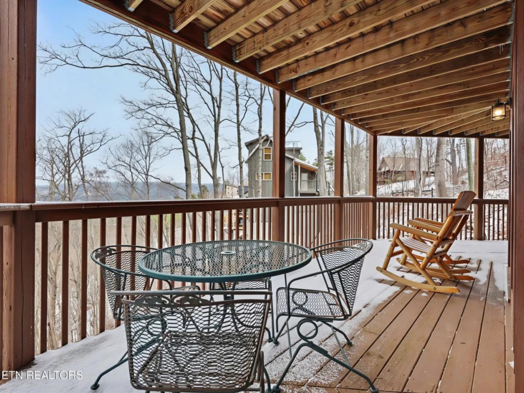 2 bedroom vacation cabin at Shagbark - Image 22