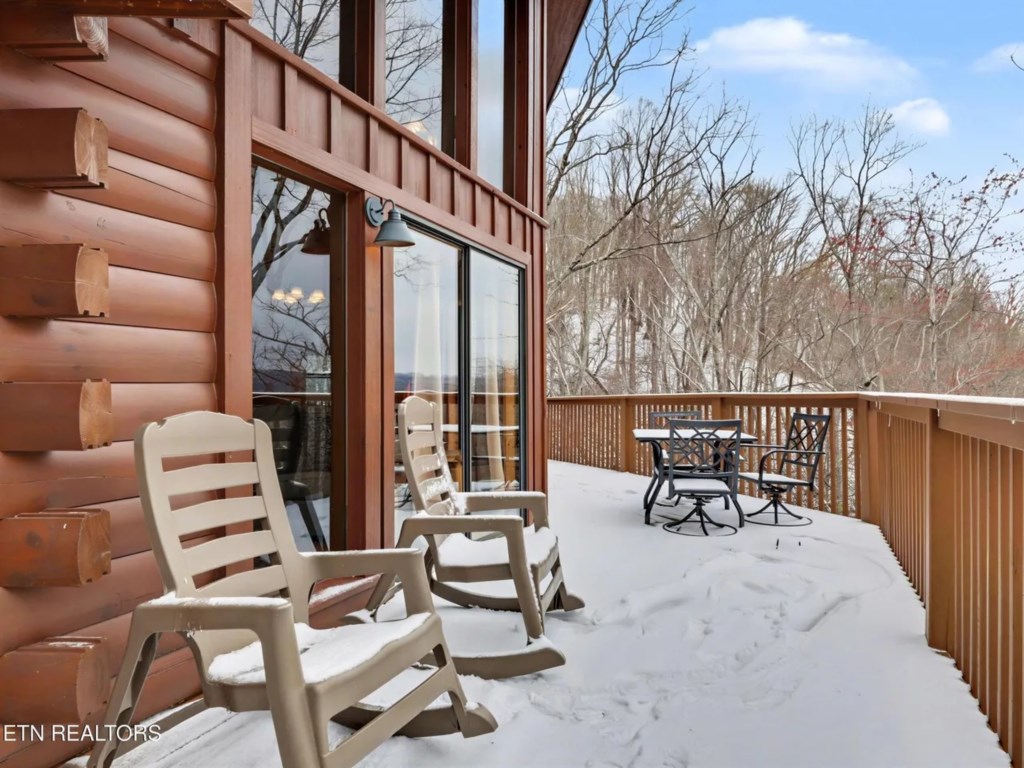2 bedroom vacation cabin at Shagbark - Image 24