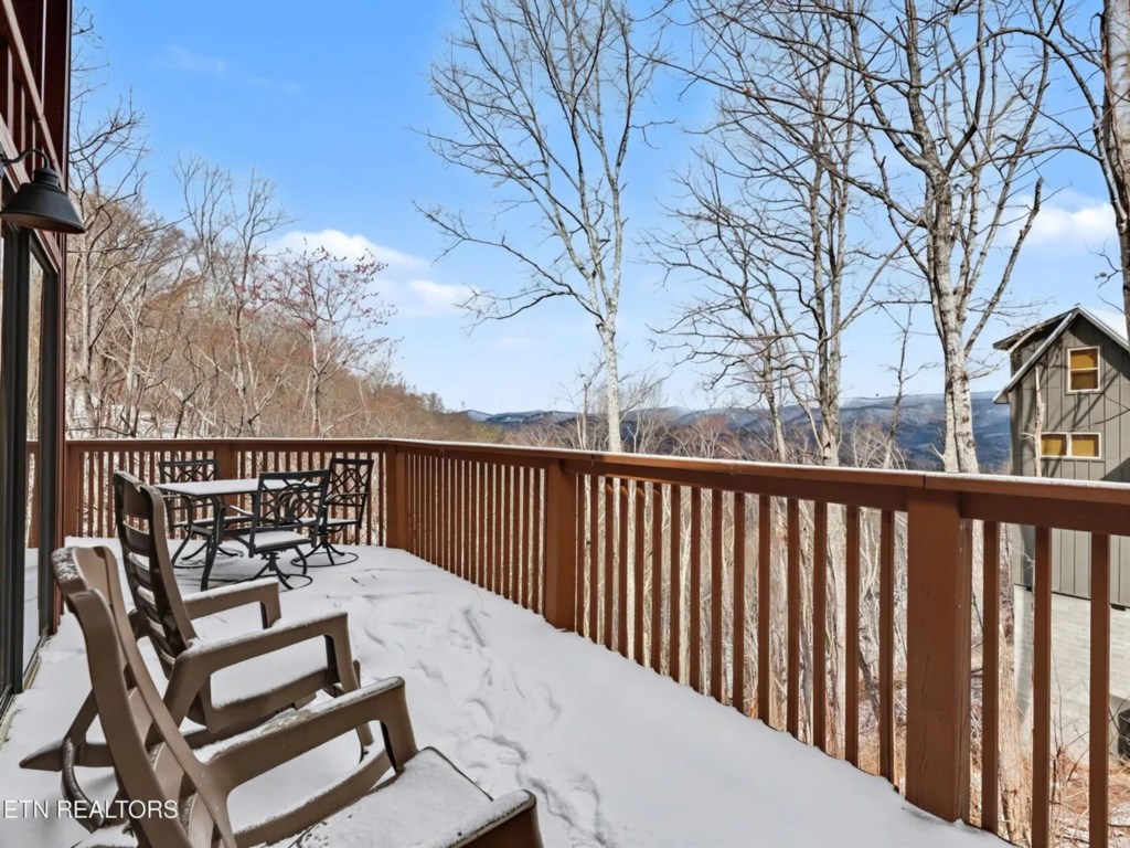 2 bedroom vacation cabin at Shagbark - Image 26