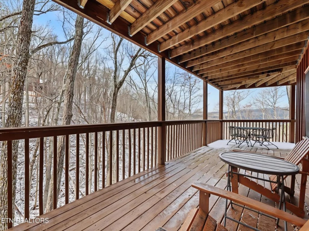 2 bedroom vacation cabin at Shagbark - Image 28