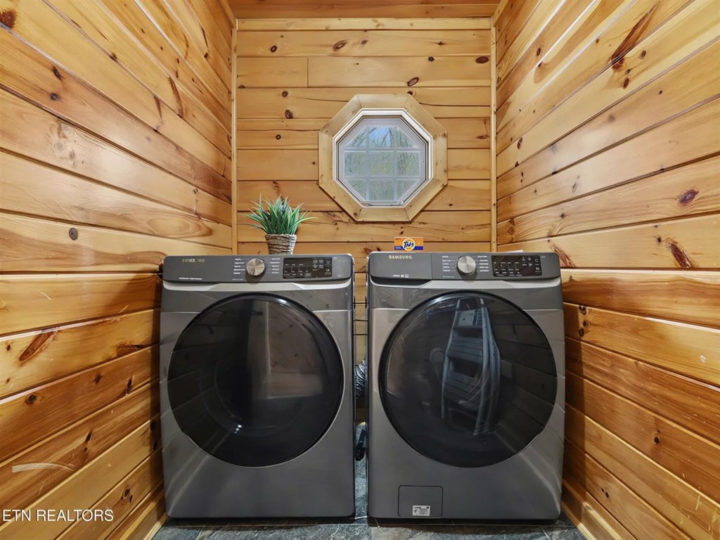 2 bedroom vacation cabin at Shagbark - Image 31