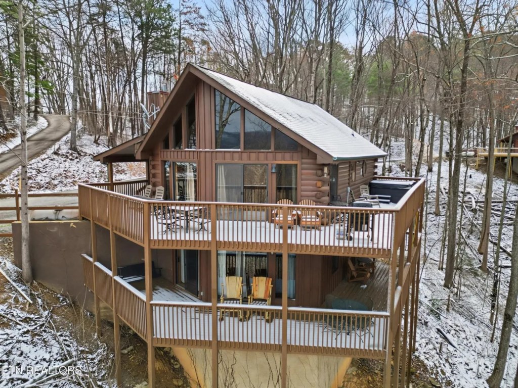 2 bedroom vacation cabin at Shagbark - Image 35