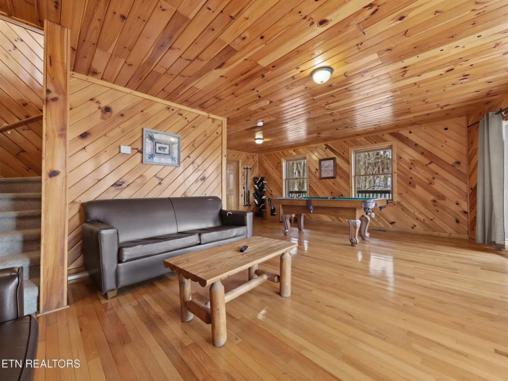 2 bedroom vacation cabin at Shagbark - Image 9