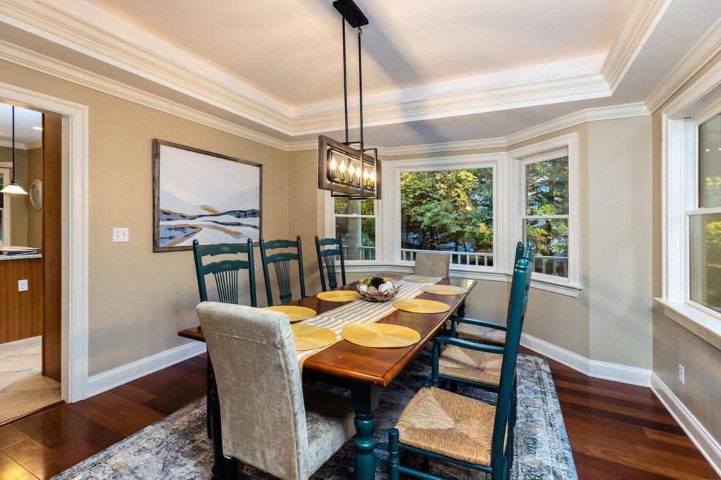 Dining room seating