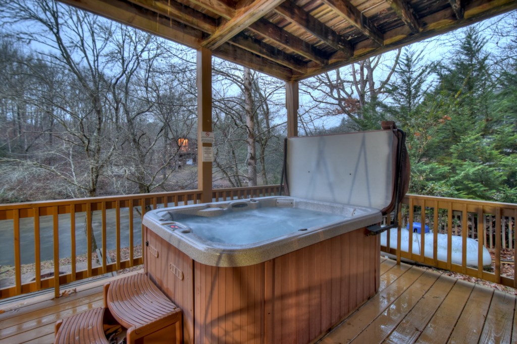 Hot tub overlooking the river 
