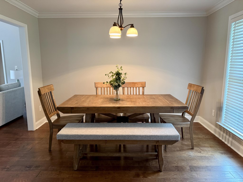 LeesburgeEscapediningroomtable