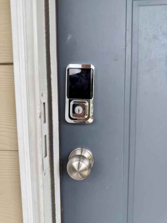 LeesburgeEscapeentrancewithdoorlock