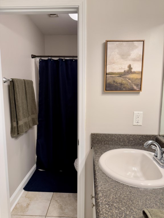 LeesburgeEscapehallwaybathroomwithshower
