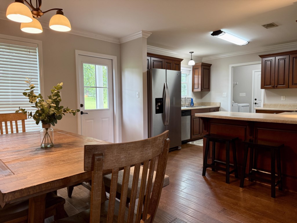 LeesburgeEscapekitchenanddining2