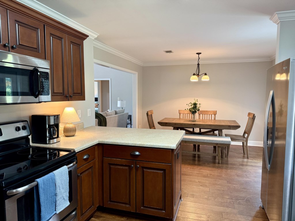 LeesburgeEscapekitchenanddiningroom