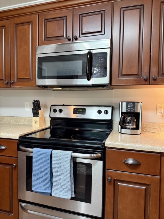 LeesburgeEscapekitchenstove