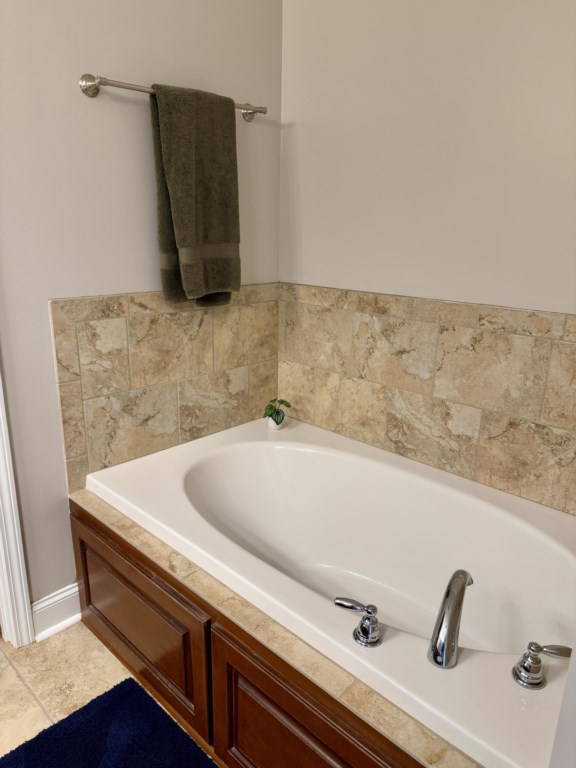 LeesburgeEscapemasterbathroomtub