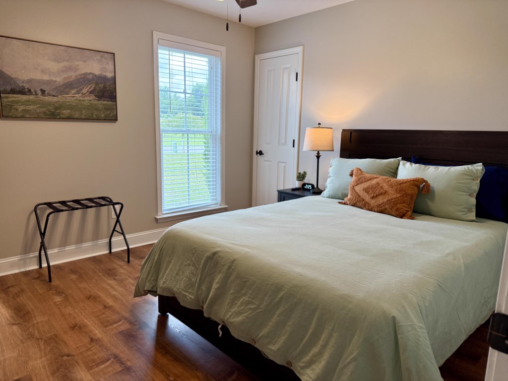 Leesburge Escape sage queen bedroom