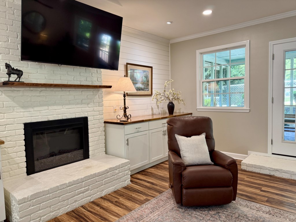 116 west club dr fireplace