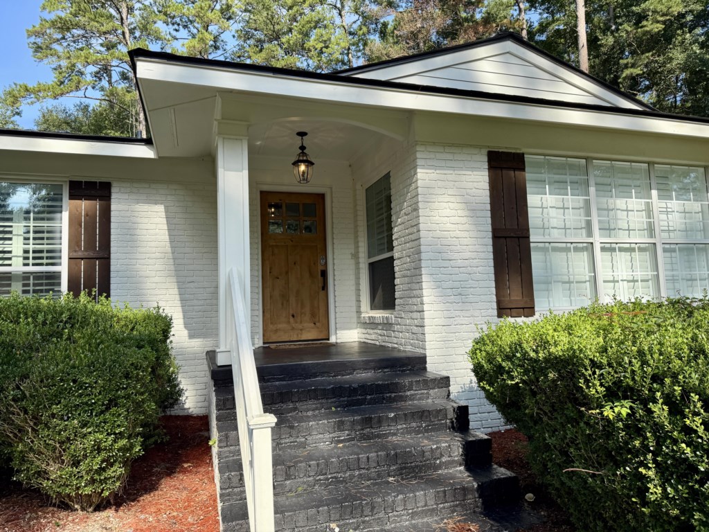 116 west club dr home entrance