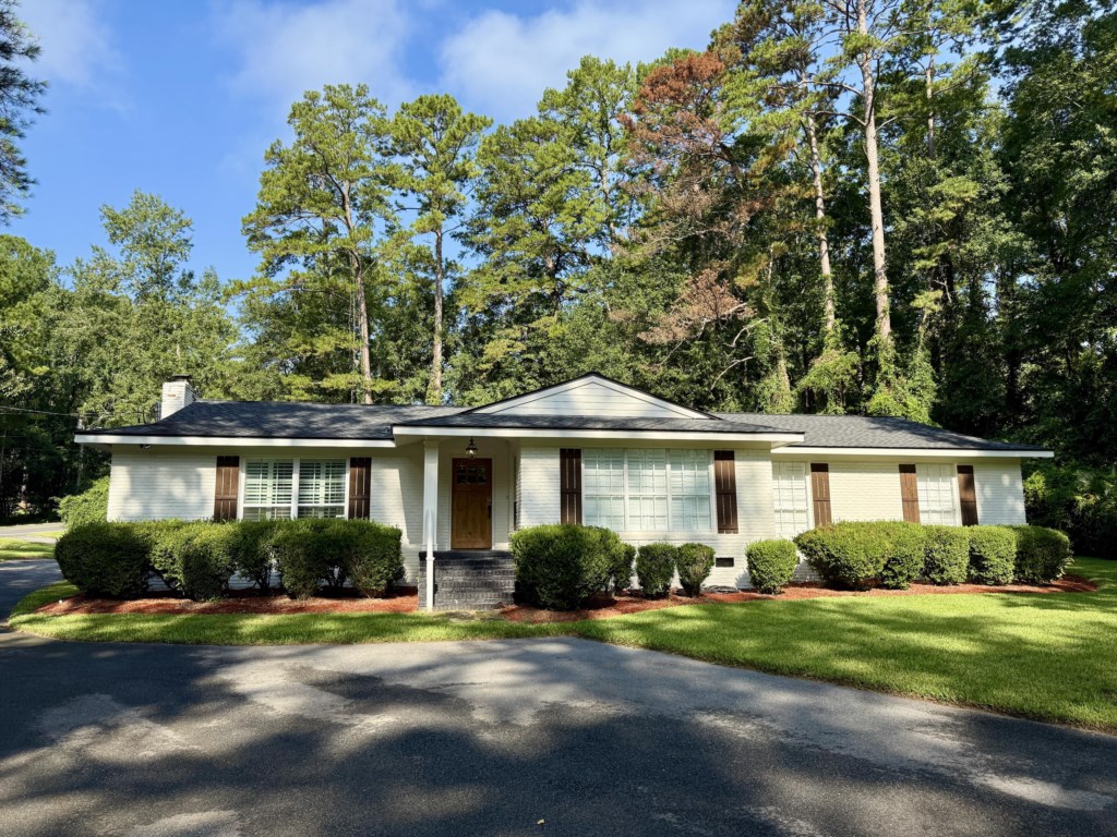 116 west club dr home entrance 4