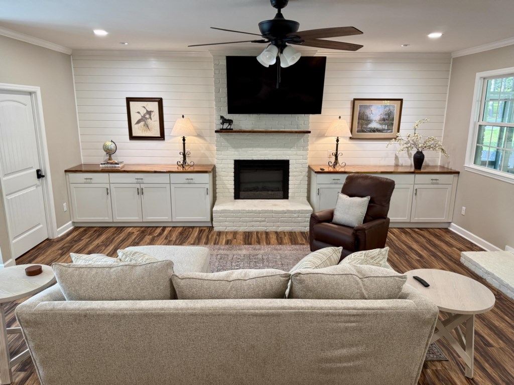 116 west club dr living room