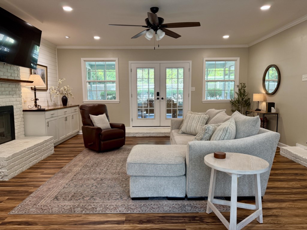 116 west club dr living room 2