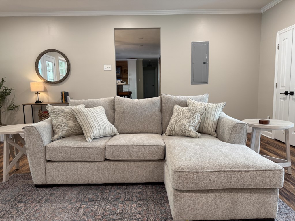 116 west club dr living room closeup