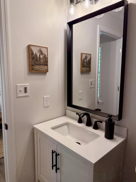 116 west club dr master bathroom sink