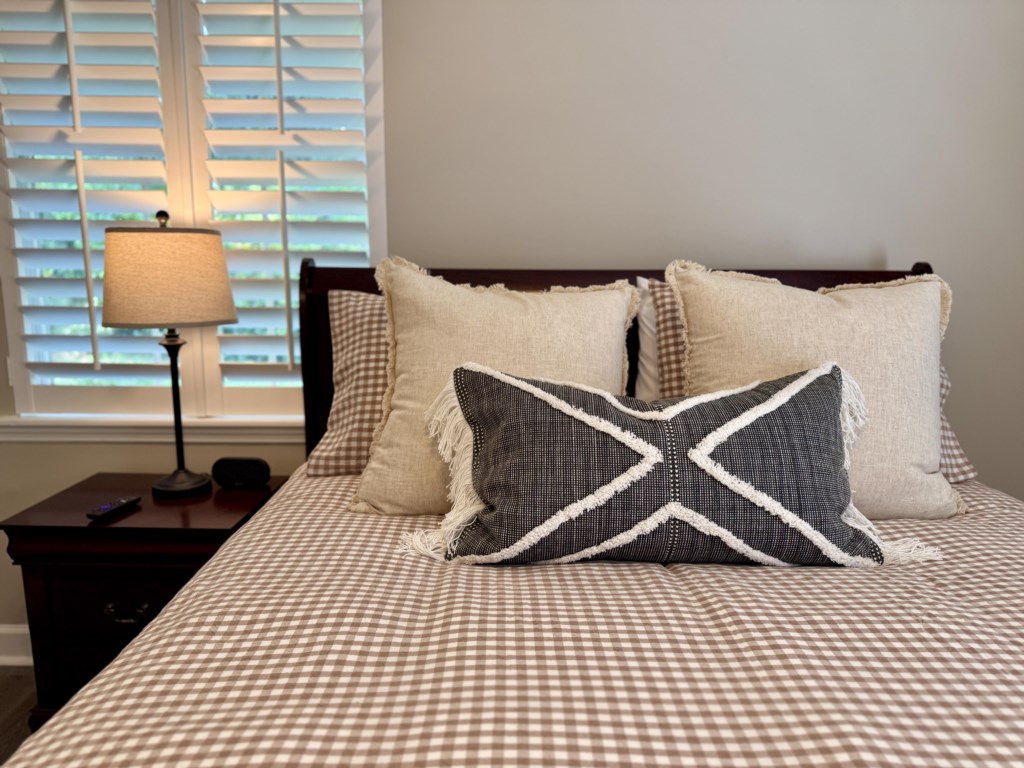 116 west club dr queen bedroom 2