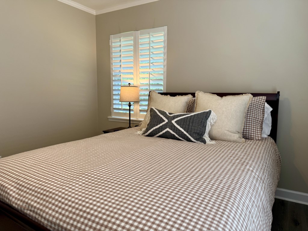 116 west club dr queen bedroom 4