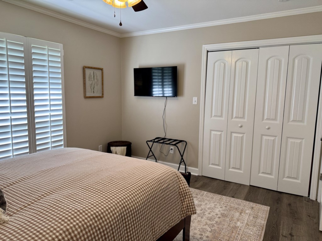 116 west club dr queen bedroom 5