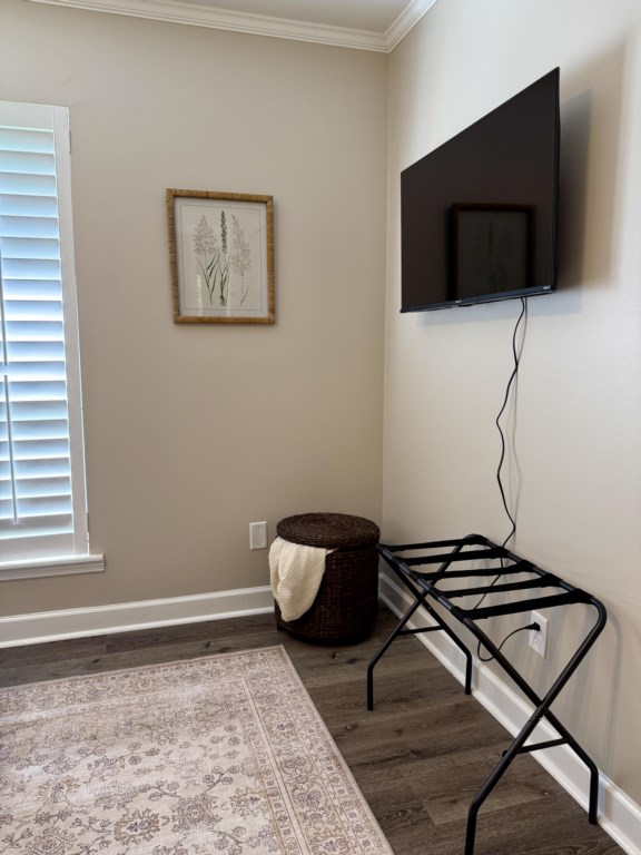 116 west club dr queen bedroom tv