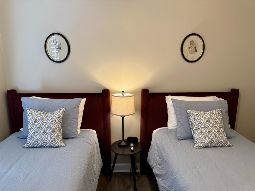 116wclubdrtwinbedroom2