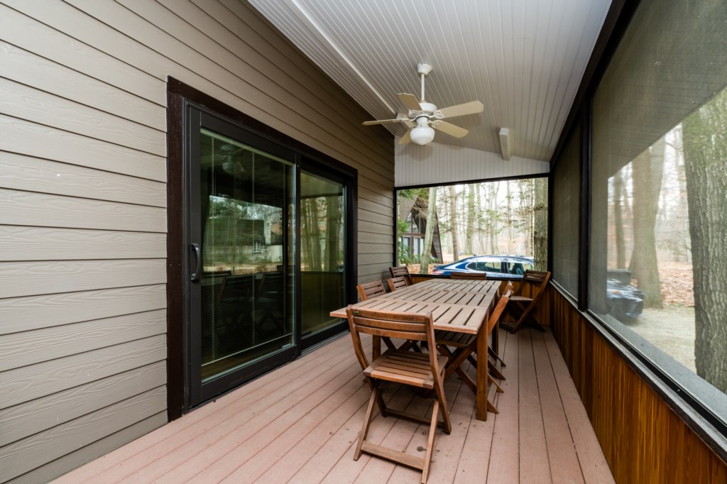 Screened-In Porch