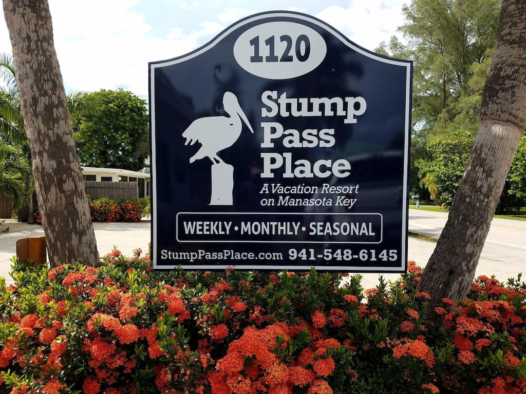 Offering a resort experience next to the highly acclaimed Stump Pass State Park.