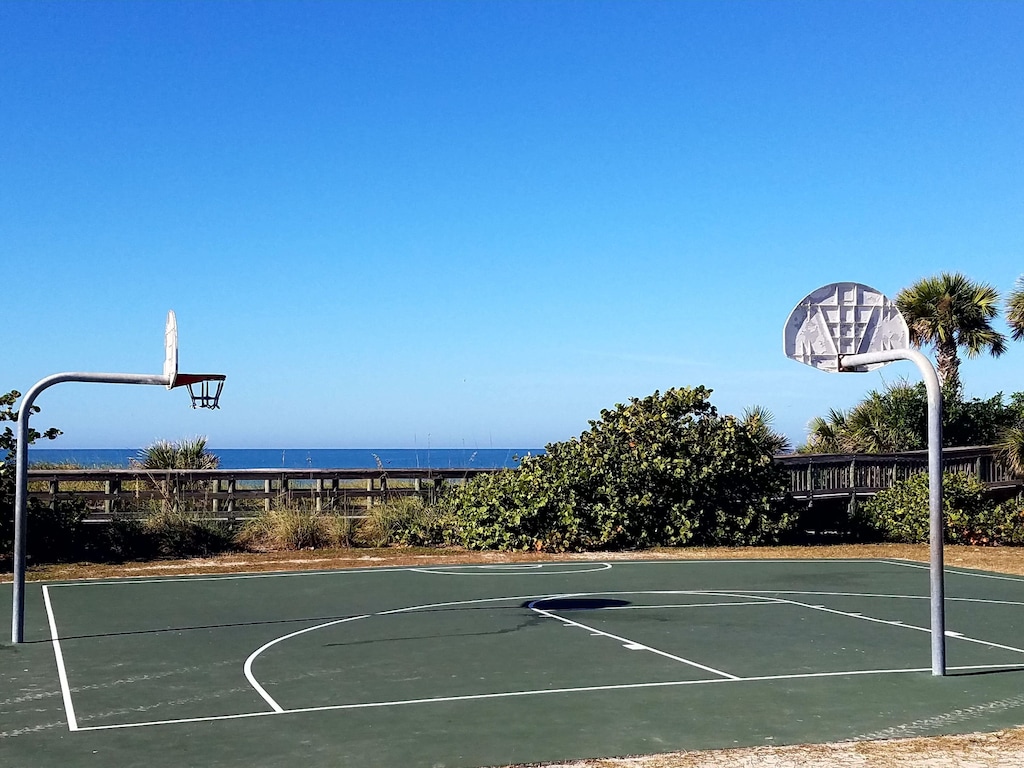 Hop on the bikes and head up 5 min to the Beach Park. Basketball by The Gulf!