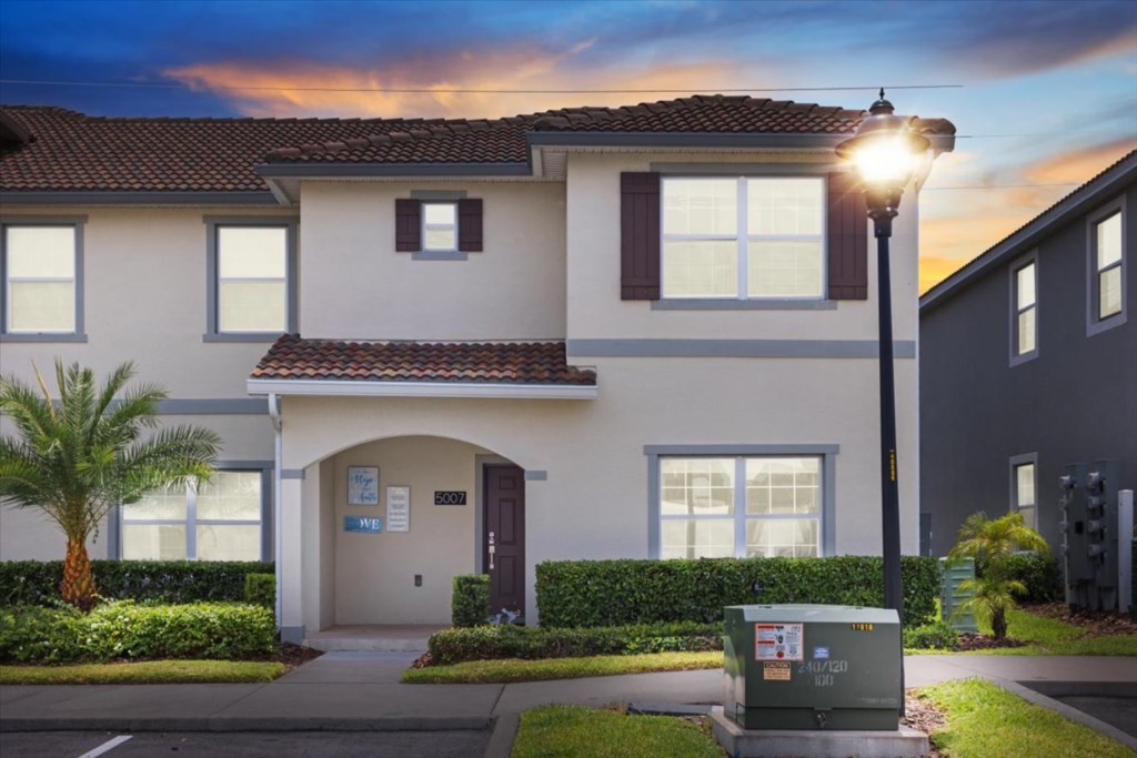 5 bedroom vacation townhouse at Storey Lake - Image 1