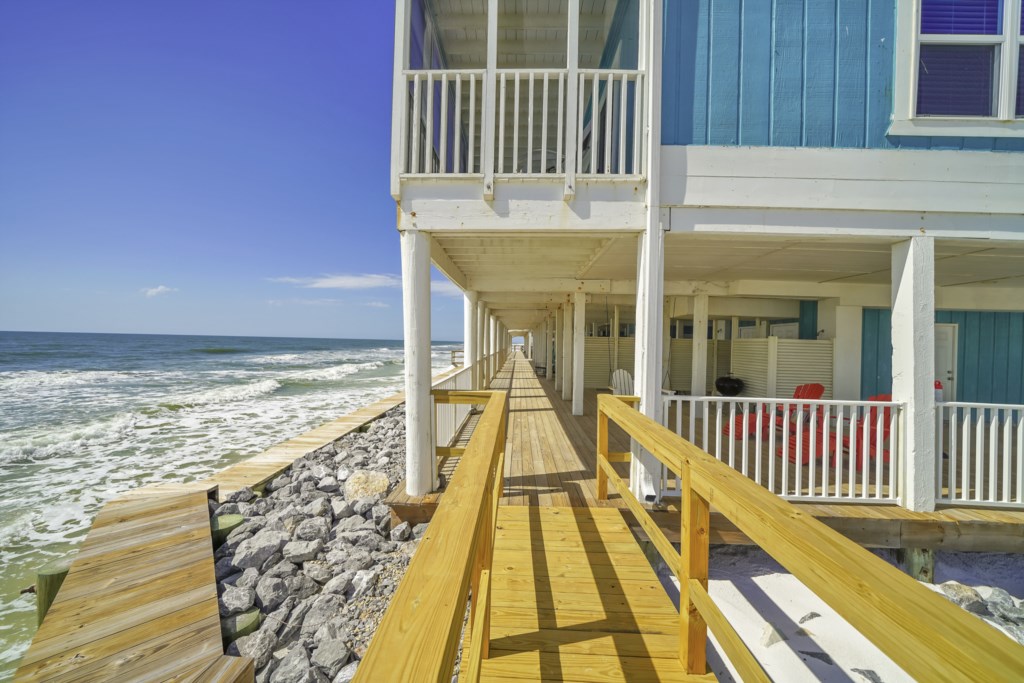 Shared boardwalk with dual beach access on each side of the complex