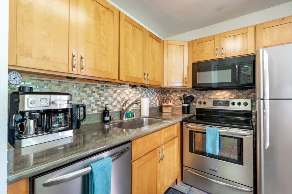 Fully loaded kitchen with all new stainless steel appliances!