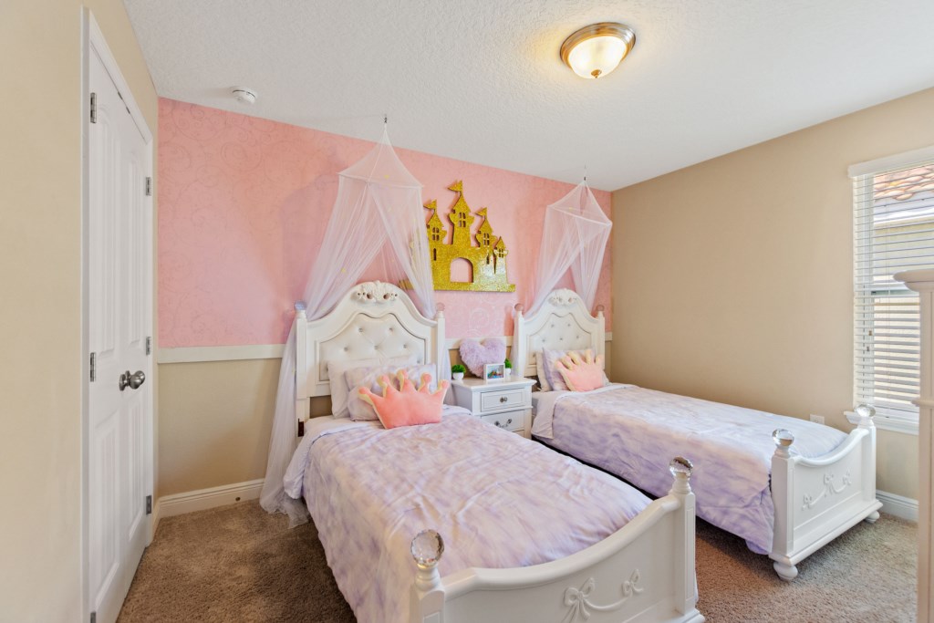 Twin Bedroom. ‘The Princess Diaries’