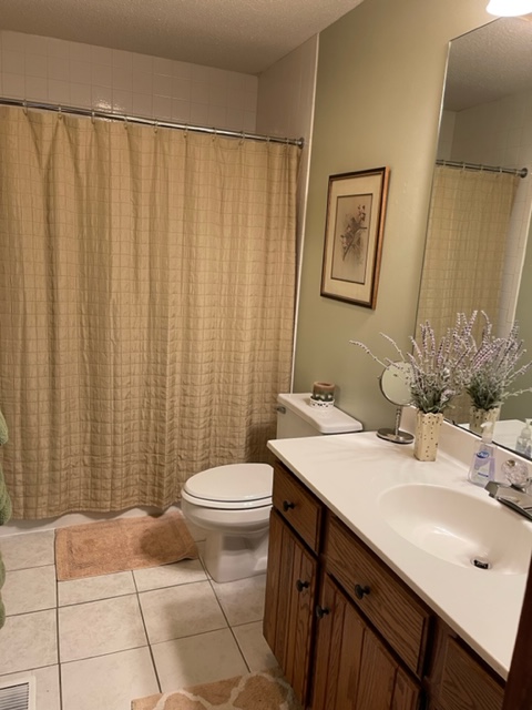Master Bedroom Suite w/Full Bath