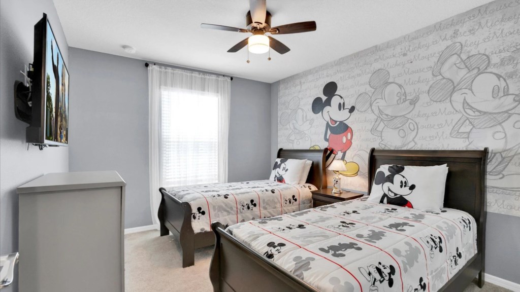 Lovely House w/Disney Themed Rooms @WindsoratWS