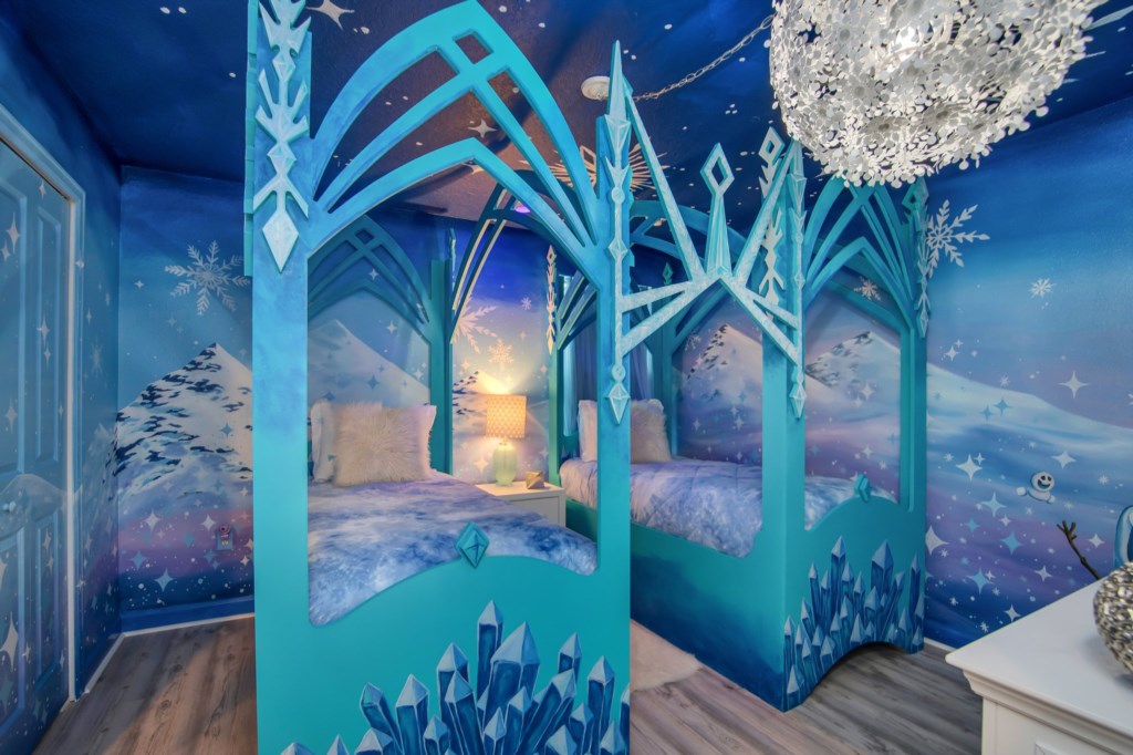 Incredible Frozen room with twin beds