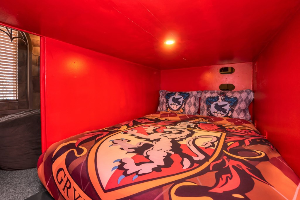 Underneath bed in Harry Potter room