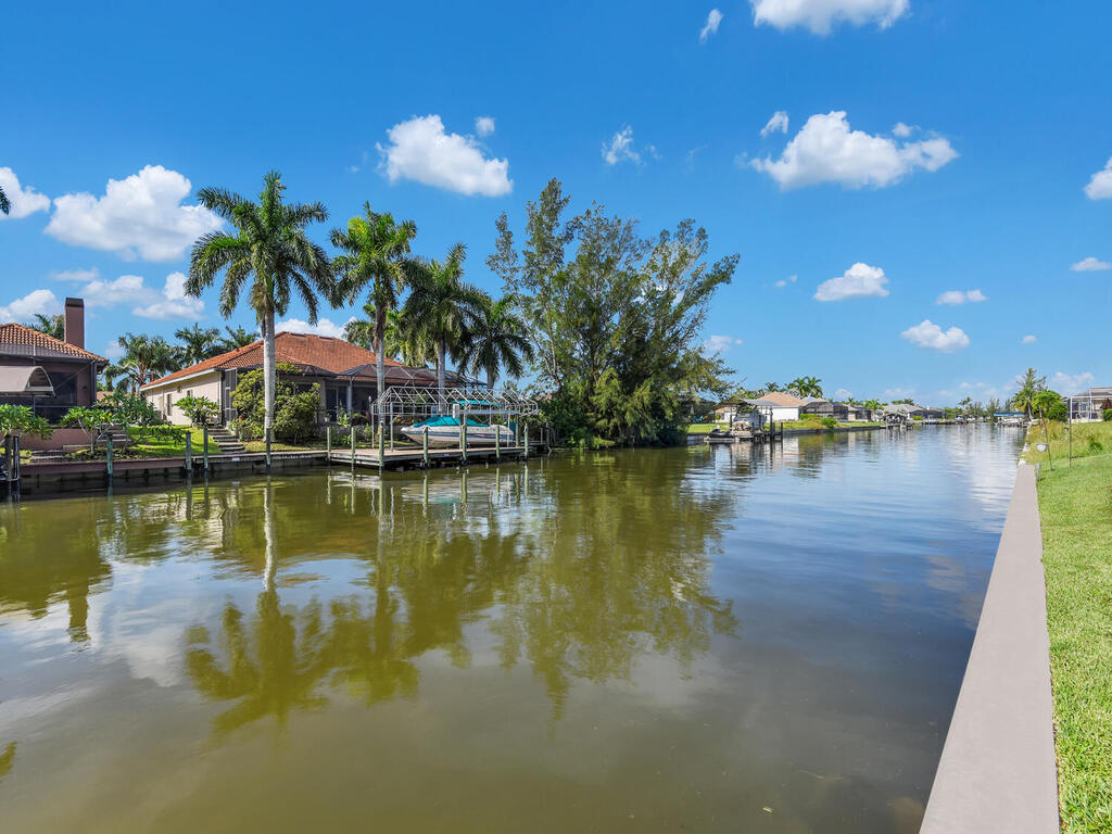 2118SW38thTerraceCapeCoralFL33914USA-036-043-BeautifulWaterView-MLS_Size