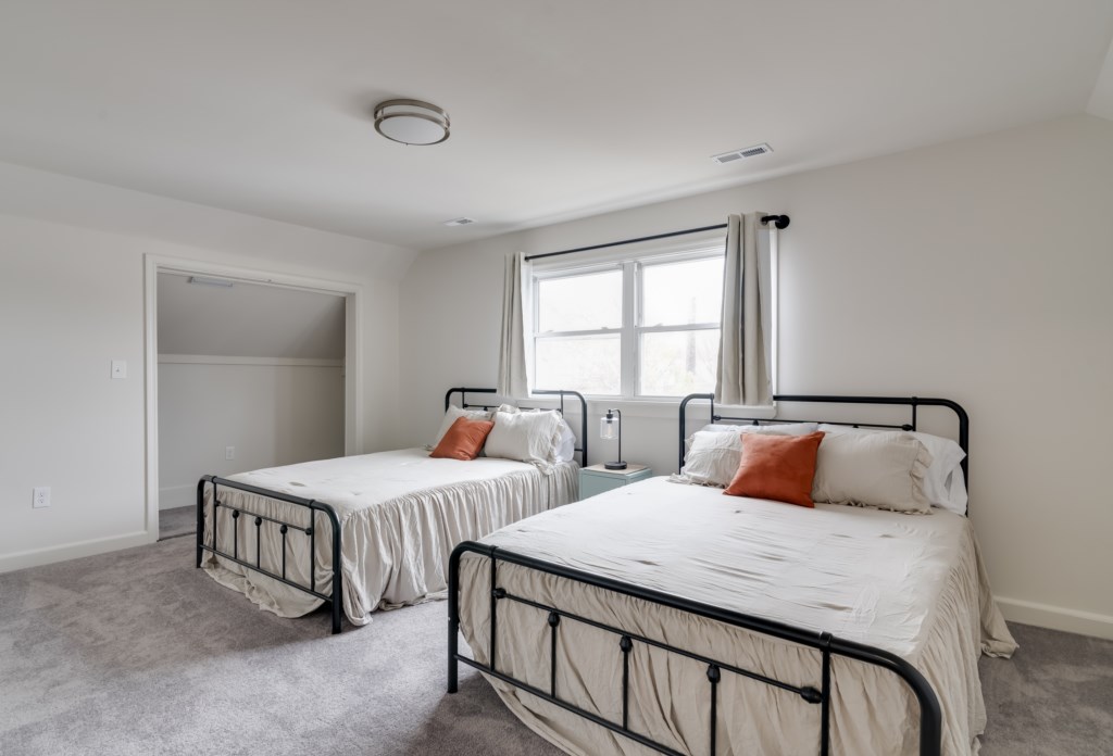 2 queens size beds give this bedroom plenty of sleeping room for your additional guests.