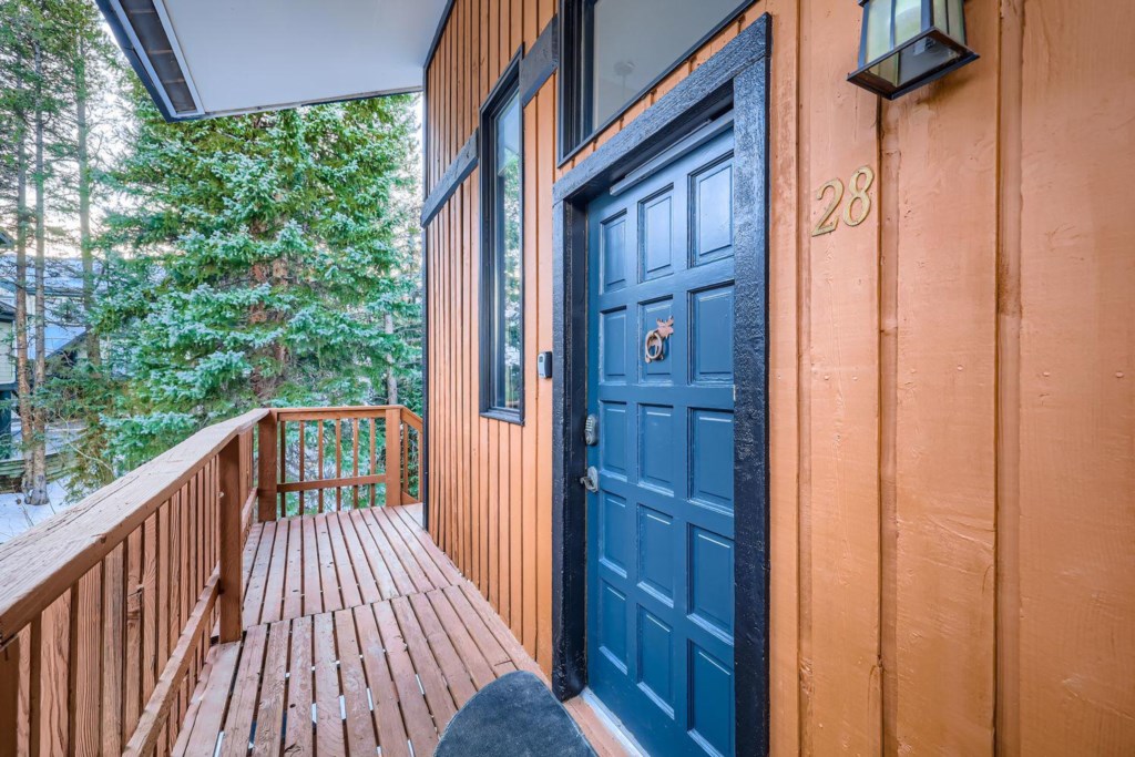 Exterior Front Entry